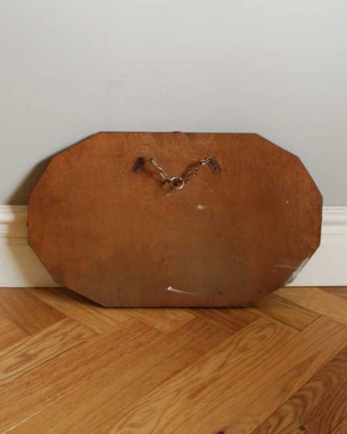 アンティーク ミラー（鏡）　アンティーク雑貨　英国のアンティーク雑貨、縁取りがキラキラ輝くカッティングミラー。裏側を見てみると…修復の際、金具をしっかり取り付けたので安心してお使い下さい。(k-3926-z)