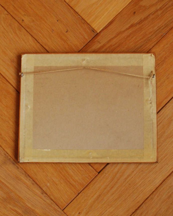 アンティーク その他の雑貨 アンティーク雑貨 壁から始めるオシャレなインテリア、イギリスアンティークのアートフレーム(街並み)。後ろから見ると・・・こんな感じで壁に引っ掛けられるようになっています。(k-3952-z)