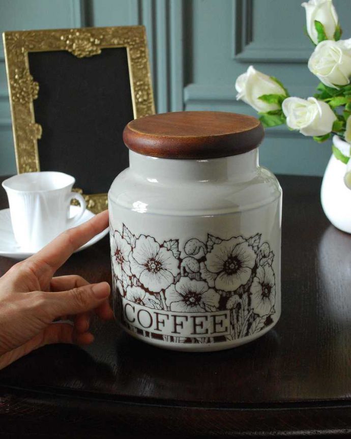 Hornsea(ホーンジー) アンティーク雑貨 イギリスのビンテージ陶器、HORNSEA(ホーンジー)社のコーンローズジャー「COFFEE」。たっぷり入るサイズ英国らしくたっぷりサイズ。(k-3964-z)