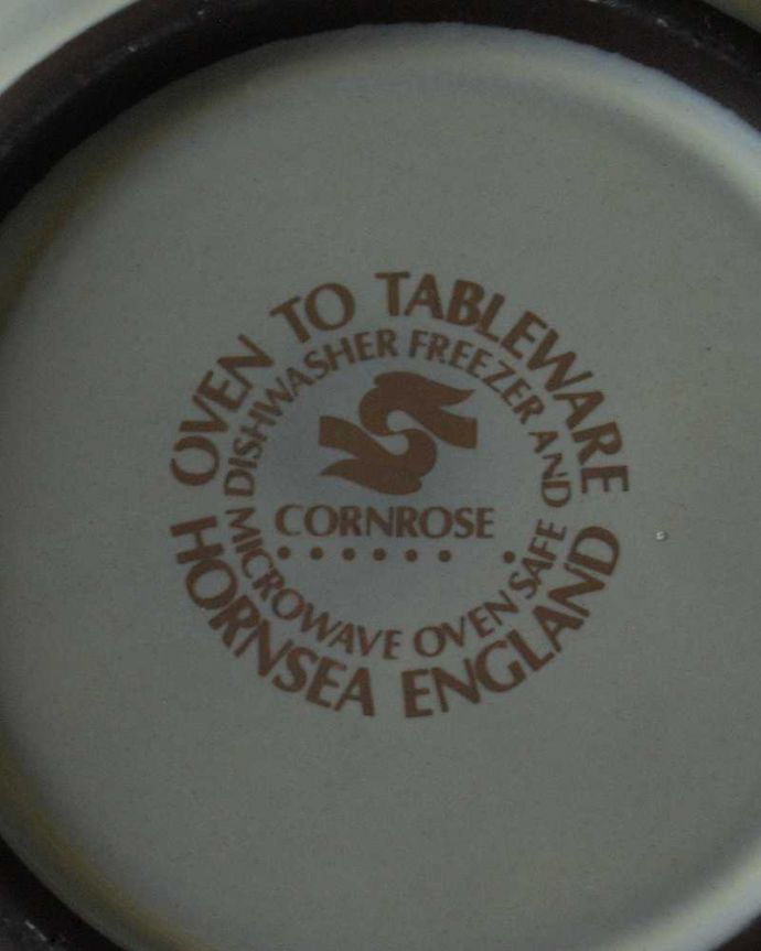 Hornsea(ホーンジー) アンティーク雑貨 イギリスのビンテージ陶器、HORNSEA(ホーンジー)社のコーンローズジャー「COFFEE」。裏側には品質の証ひっくり返して見ると、こんな感じのポーセリンマークを見つけることが出来ます。(k-3964-z)