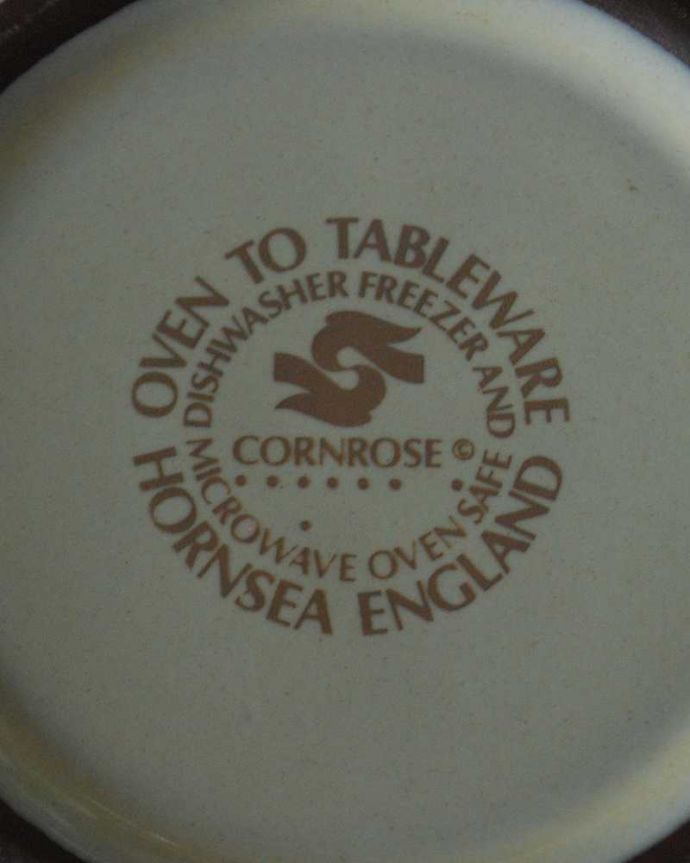 Hornsea(ホーンジー) アンティーク雑貨 イギリスのビンテージ陶器、HORNSEA(ホーンジー)社のコーンローズジャー「SUGAR」。裏側には品質の証ひっくり返して見ると、こんな感じのポーセリンマークを見つけることが出来ます。(k-3965-z)