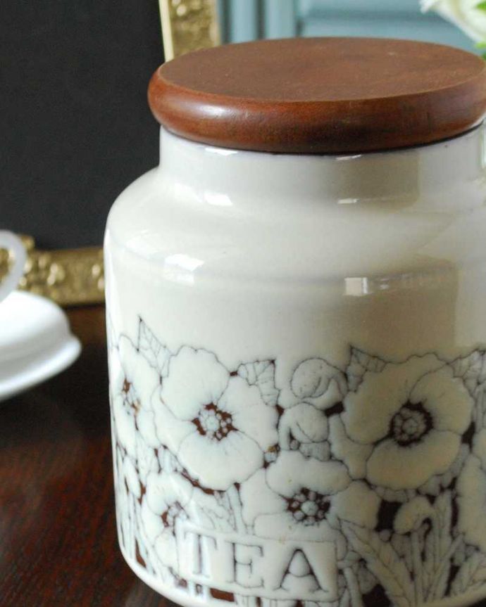 Hornsea(ホーンジー) アンティーク雑貨 イギリスのビンテージ陶器、HORNSEA(ホーンジー)社のコーンローズジャー「TEA」。HORNSEAらしいオシャレなデザインイギリスの陶器メーカーHORNSEA(ホーンジー)社の「コーンローズ」シリーズ。(k-3966-z)