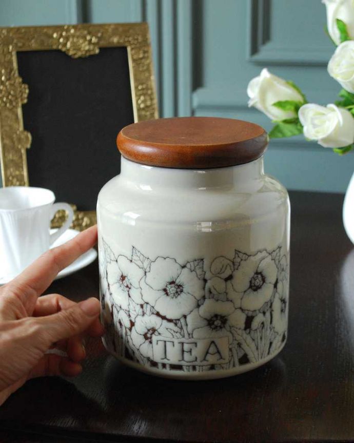 Hornsea(ホーンジー) アンティーク雑貨 イギリスのビンテージ陶器、HORNSEA(ホーンジー)社のコーンローズジャー「TEA」。たっぷり入るサイズ英国らしくたっぷりサイズ。(k-3966-z)