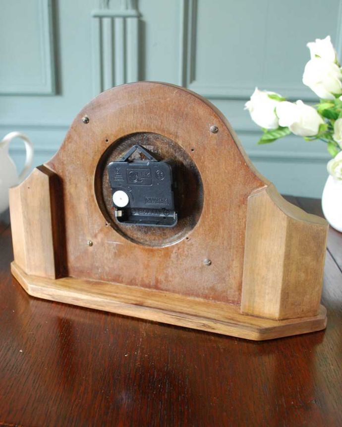 アンティーク その他の雑貨　アンティーク雑貨　英国で見つけたアンティーク置き時計、SMITH社の時計。裏から見ると･･･クオーツは新しく交換しました。(k-3973-z)