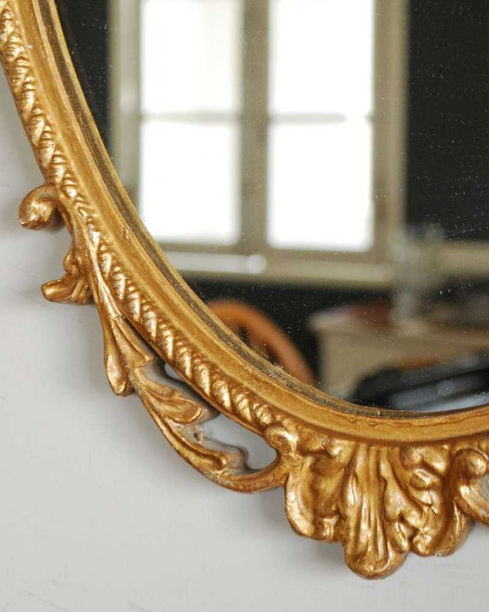 アンティーク ミラー（鏡）　アンティーク雑貨　ゴールドのフレームが美しいアンティークウォールミラー （フラワーバスケット）。アンティークらしい独特のデザイン華やかなデザインのアンティークのミラーは、覗き込む度に女性だったら誰もがワクワクしちゃう美しいデザインが一番の魅力です。(k-3982-z)