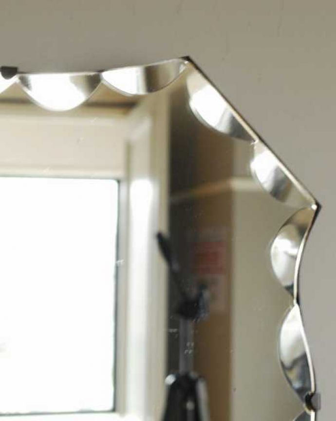 アンティーク ミラー（鏡）　アンティーク雑貨　アンティーク　ミラー。アンティークでしか手に入らないキラキラ感キラッと輝く美しい面取りがデザインになっているアンティークのミラー。(k-3987-z)