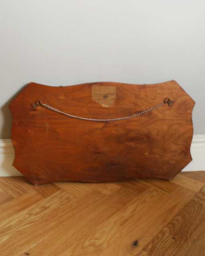 アンティーク ミラー（鏡）　アンティーク雑貨　アンティーク　ミラー。裏側を見てみると…修復の際、金具をしっかり取り付けたので安心してお使い下さい。(k-3987-z)