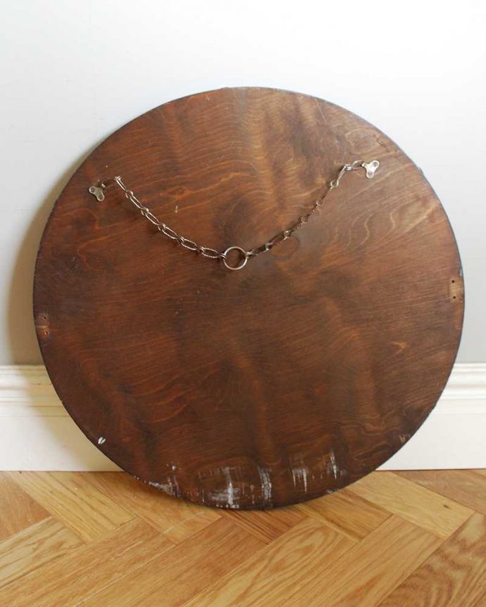 アンティーク ミラー(鏡) アンティーク雑貨 縁どりがキラッと輝くアンティークカッティングミラー、イギリス輸入の鏡 。裏側を見てみると…修復の際、金具をしっかり取り付けたので安心してお使い下さい。(k-3989-z)