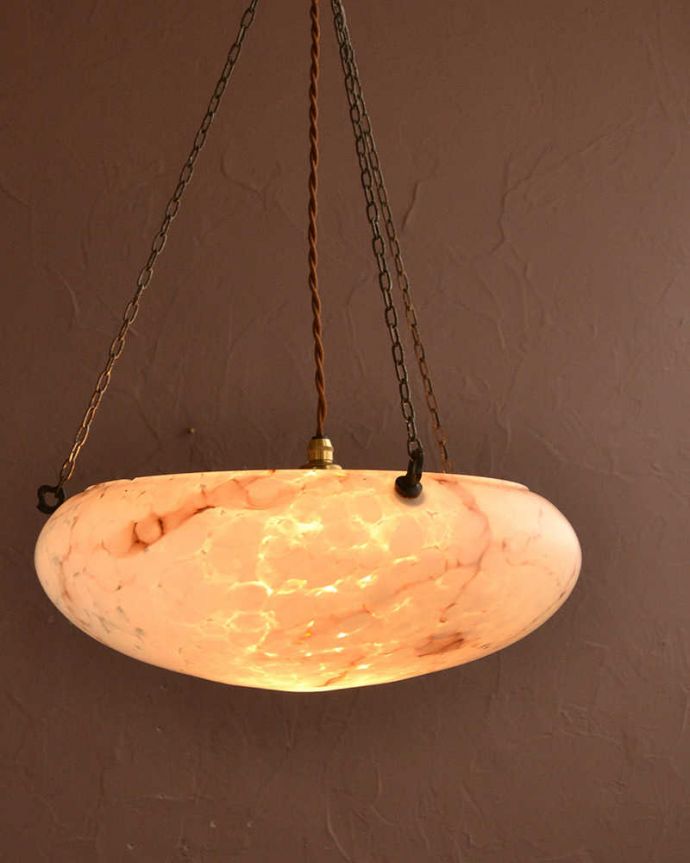 シャンデリア　照明・ライティング　マーブル模様が美しい英国輸入のアンティークハンギングボウル（Ｅ26球付）。。(k-3992-z)