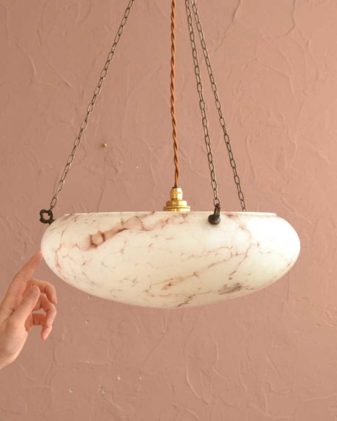 シャンデリア　照明・ライティング　マーブル模様が美しい英国輸入のアンティークハンギングボウル（Ｅ26球付）。。(k-3992-z)