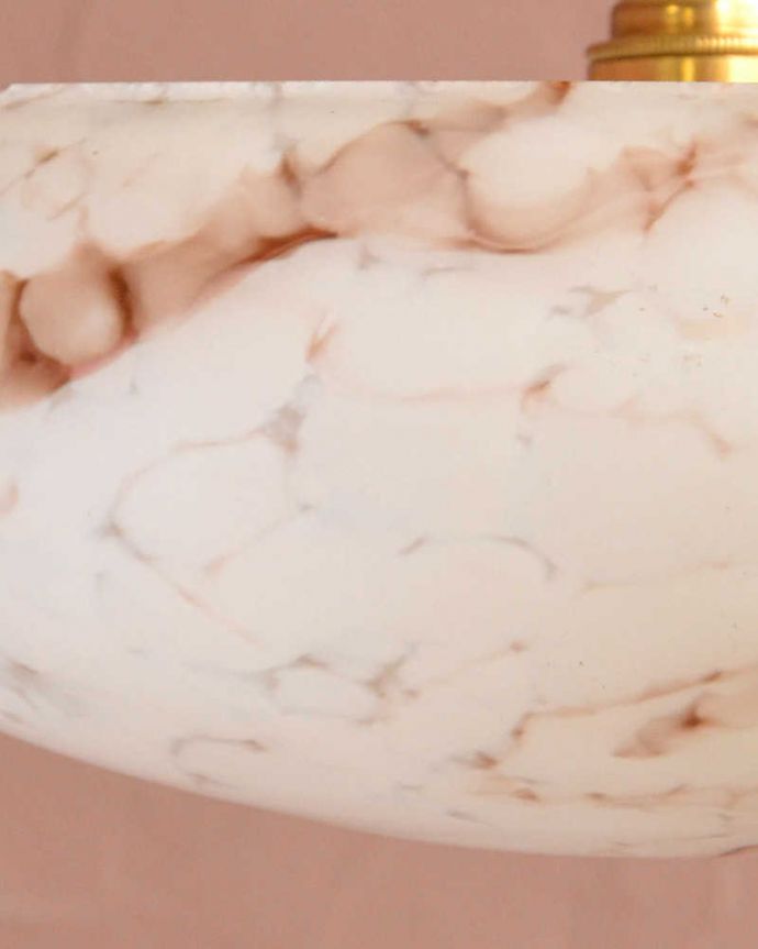 シャンデリア　照明・ライティング　マーブル模様が美しい英国輸入のアンティークハンギングボウル（Ｅ26球付）。。(k-3992-z)