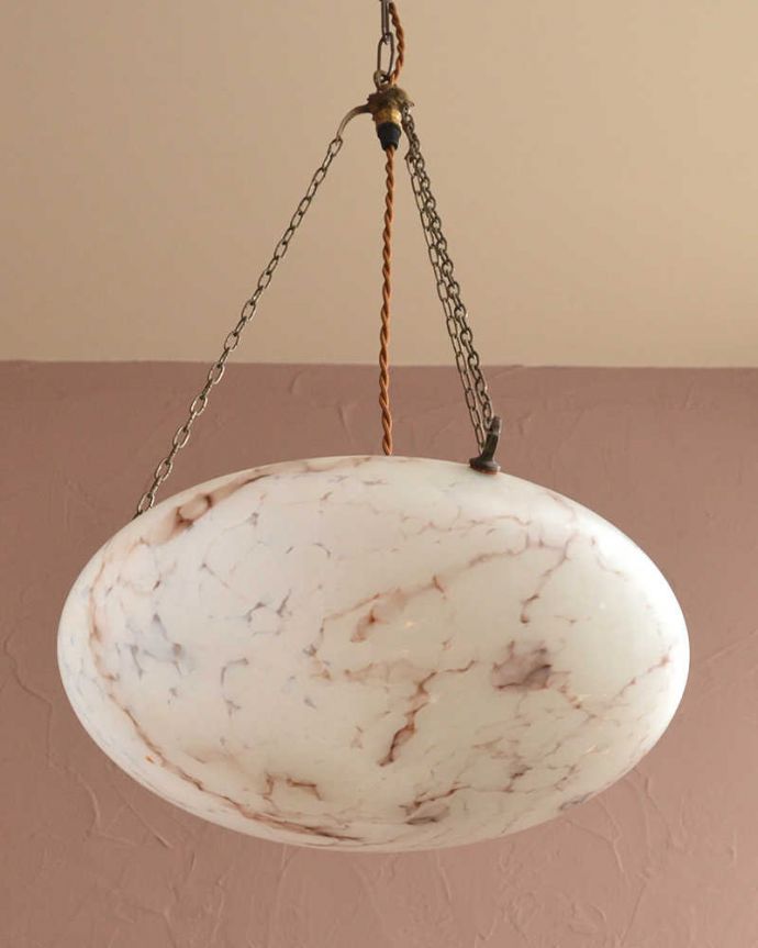 シャンデリア　照明・ライティング　マーブル模様が美しい英国輸入のアンティークハンギングボウル（Ｅ26球付）。。(k-3992-z)