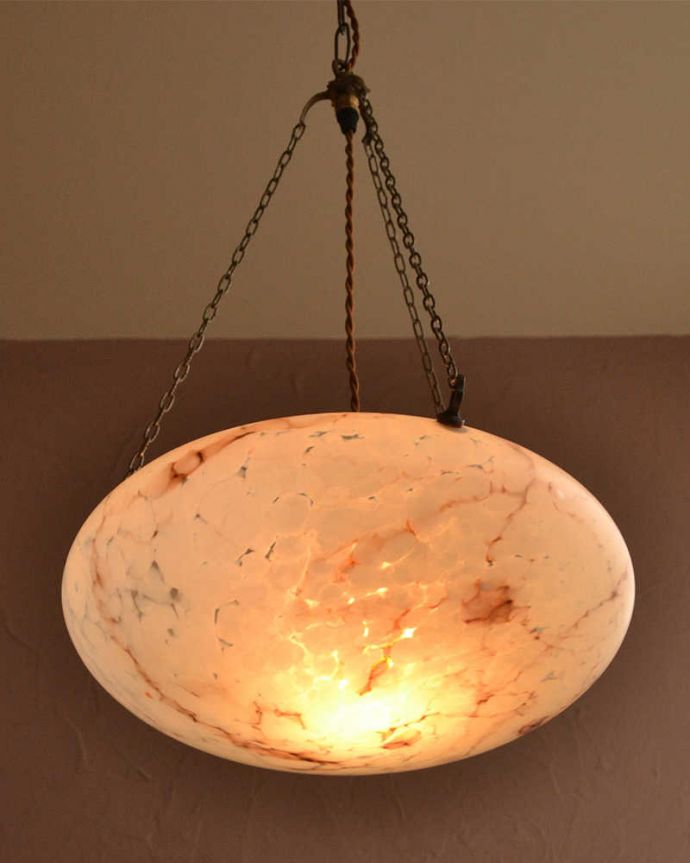 シャンデリア　照明・ライティング　マーブル模様が美しい英国輸入のアンティークハンギングボウル（Ｅ26球付）。。(k-3992-z)