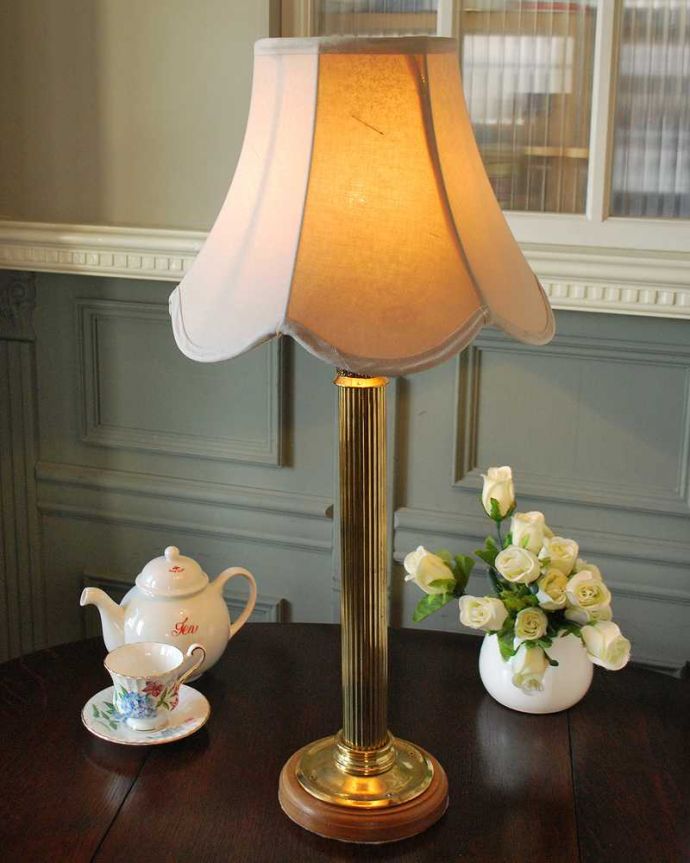 スタンドライト　照明・ライティング　イギリスで見つけたアンティークテーブルランプ(E17シャンデリア球付き)。。(k-3996-z)