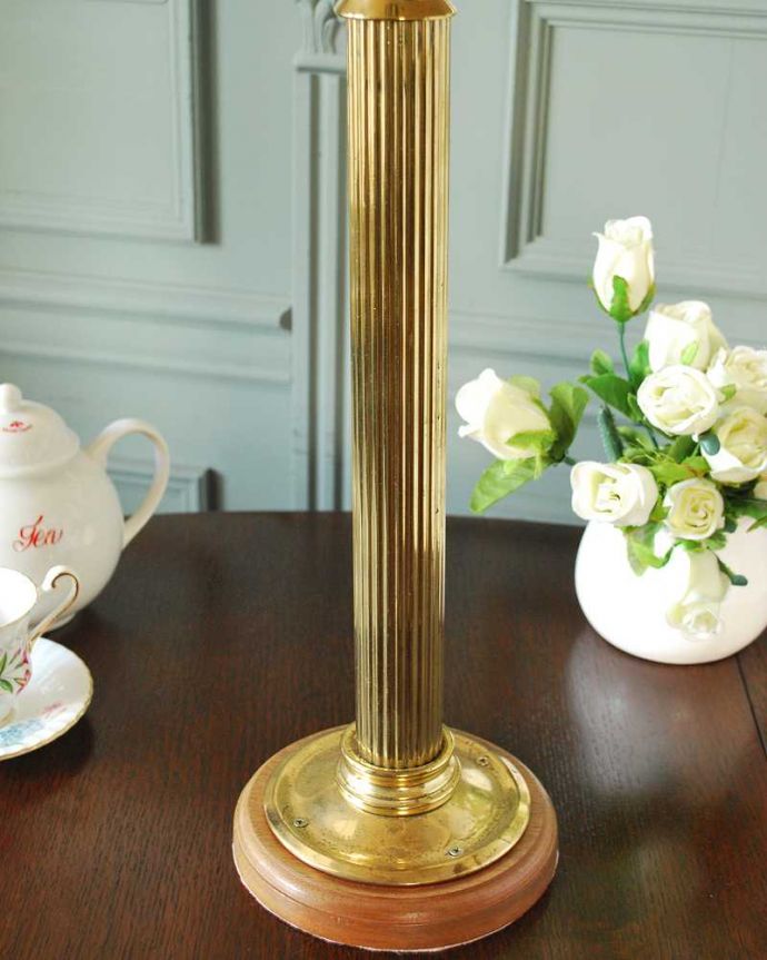 スタンドライト　照明・ライティング　イギリスで見つけたアンティークテーブルランプ(E17シャンデリア球付き)。。(k-3996-z)