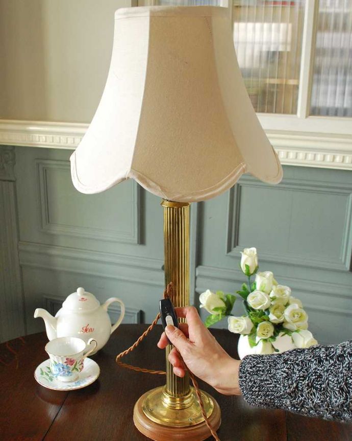 スタンドライト　照明・ライティング　イギリスで見つけたアンティークテーブルランプ(E17シャンデリア球付き)。。(k-3996-z)