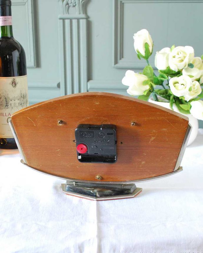 アンティーク その他の雑貨　アンティーク雑貨　英国のアンティーク雑貨、おしゃれなデザインのビンテージ置き時計。裏から見ると･･･クオーツは新しく交換しました。(k-4004-z)