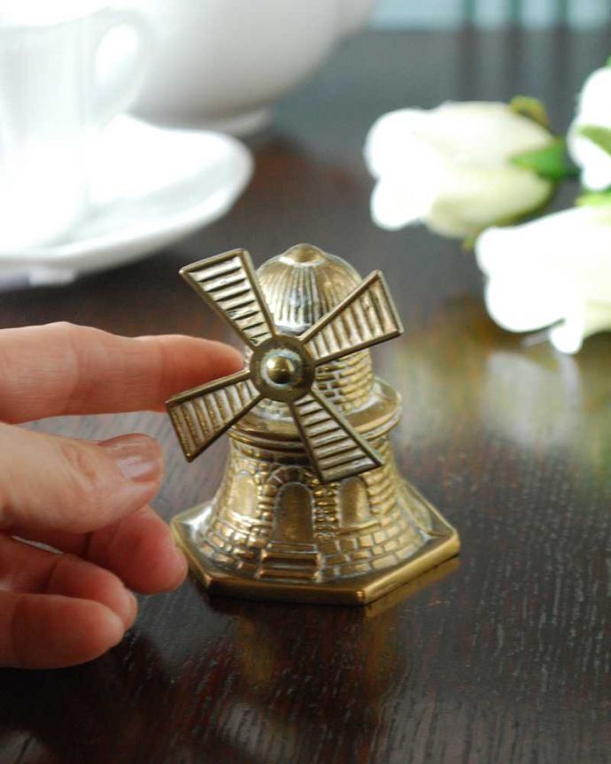 アンティーク 真鍮の雑貨　アンティーク雑貨　英国のアンティーク雑貨、真鍮製の風車のベル。キレイな音を奏でてくれますモチーフや大きさもいろいろ。(k-4053-z)