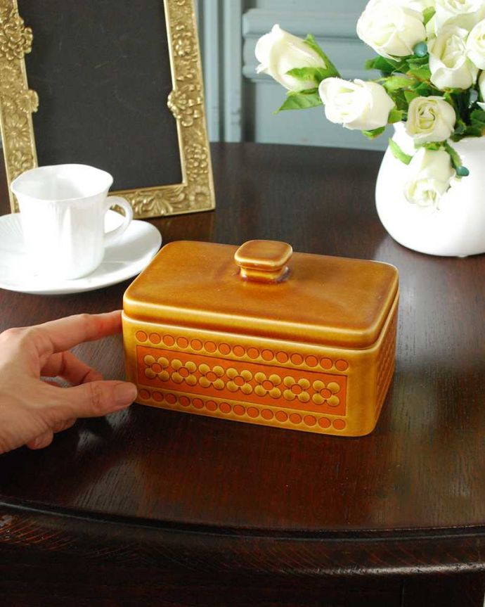 Hornsea（ホーンジー）　アンティーク雑貨　ホーンジーのアンティークのバターケース、HORNSEA「サフラン」シリーズ。ちょっと贅沢な気分のバターディッシュもともとバターを入れるために作られた器。(k-4075-z)