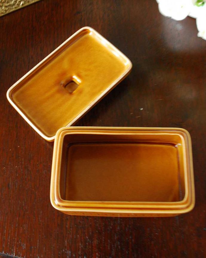 Hornsea（ホーンジー）　アンティーク雑貨　ホーンジーのアンティークのバターケース、HORNSEA「サフラン」シリーズ。上から見るとこんな感じです状態のいいものだけを選んできましたがアンティークなので多少のキズ・汚れがある場合があります。(k-4075-z)