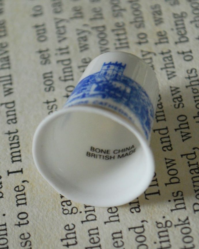 アンティーク 陶磁器の雑貨 アンティーク雑貨 イギリスのウェールズにある教会を描いたアンティークシンブル。キレイなものだけを買い付けていますアンティークは新品ではなので多少のキズ・汚れがある場合がありますが、キレイなもを買い付けてきました。(k-4090-z)