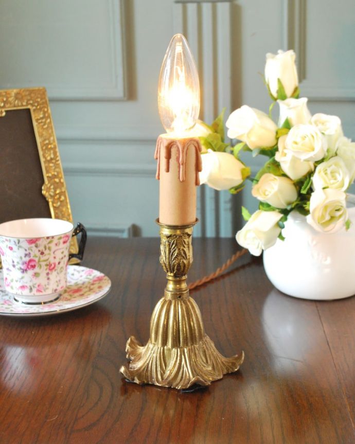 スタンドライト　照明・ライティング　イギリスの真鍮製照明、アンティークテーブルランプ（Ｅ17シャンデリア球付）。。(k-4151-z)