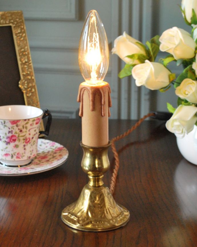 スタンドライト　照明・ライティング　イギリスで見つけた真鍮製のアンティークテーブルランプ（Ｅ17シャンデリア球付）。。(k-4152-z)