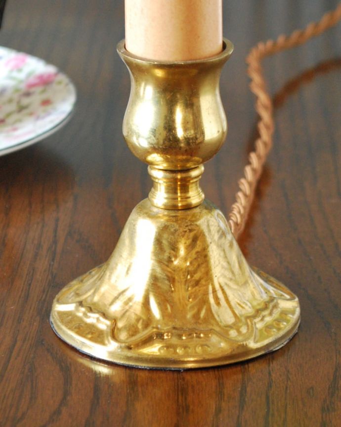 スタンドライト　照明・ライティング　イギリスで見つけた真鍮製のアンティークテーブルランプ（Ｅ17シャンデリア球付）。。(k-4152-z)