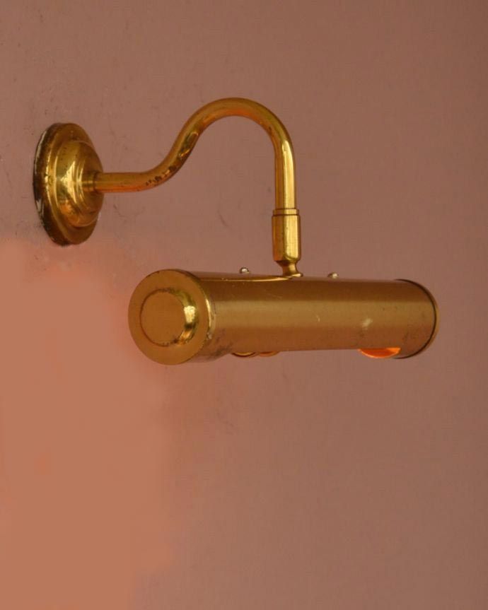 ウォールブラケットからの灯り