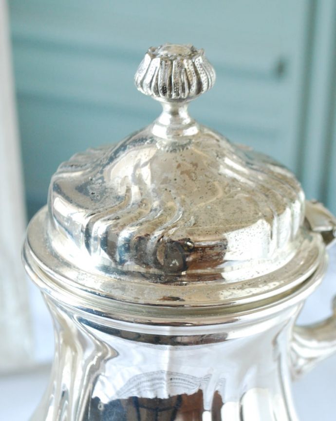 イギリスのアンティークシルバー食器、優雅な脚付きのティーポット(k