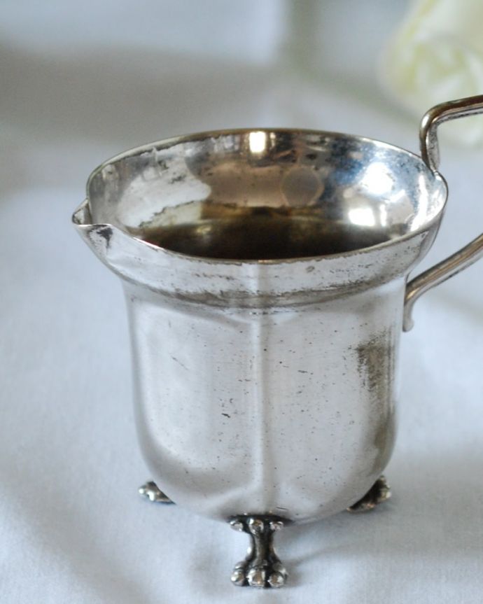 アンティーク シルバー製　アンティーク雑貨　シルバー　ミルクピッチャ　お茶の時間に欠かせないミルクピッチャーミルクティーが大好きな英国人が作ったシルバーのミルクピッチャーは、たっぷりミルクが注げるようにサイズが大きめです。(k-4168-z)