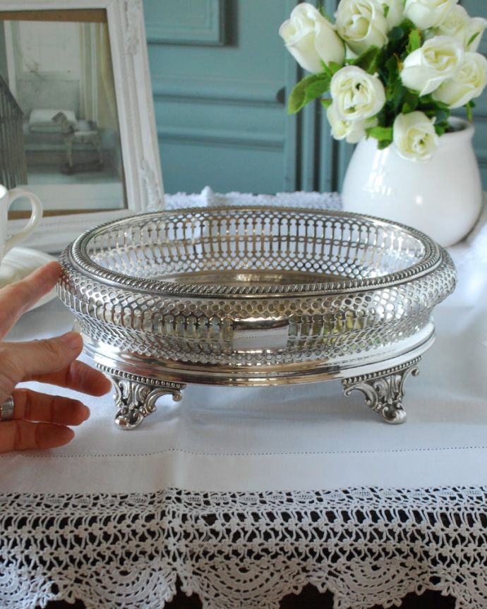 アンティーク シルバー製 アンティーク雑貨 シルバー ギャラリートレイ 小サイズ たっぷり乗せて楽しんで下さい何を乗せても高級感あふれる雰囲気になります。(k-4170-z)