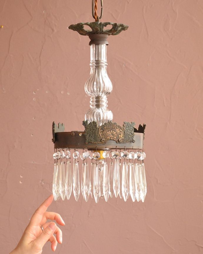 照明・ライティング　アンティーク ペンダントライト　夜が来るのが楽しみになる灯り暗くなって灯りを点けるのが毎日楽しみになるアンティークのシャンデリア。(k-4185-z)