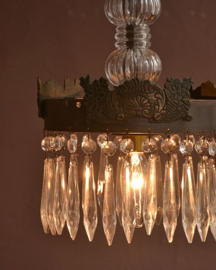 照明・ライティング　アンティーク ペンダントライト　点灯すると･･･こんな風に点灯します。(k-4185-z)