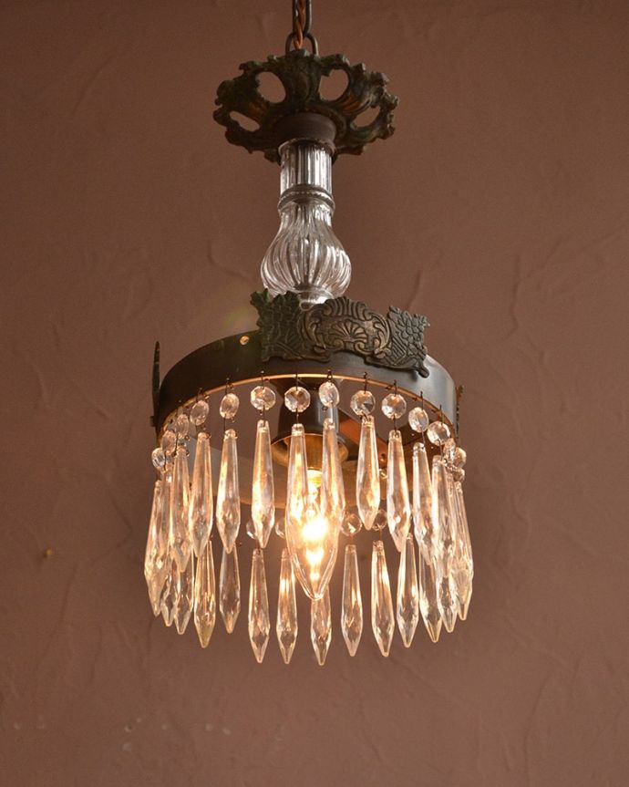 照明・ライティング　アンティーク ペンダントライト　アンティークだけが持つ特別感この時代のガラスは現代のものとは成分が違うので輝き方が違います。(k-4185-z)