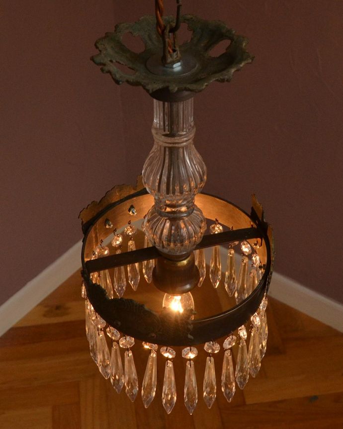 照明・ライティング　アンティーク ペンダントライト　しっかり選んできましたアンティークは新品ではないので、ガラスには写真に映らない多少の欠けやキズがありますが、キレイなものだけを選んできました。(k-4185-z)