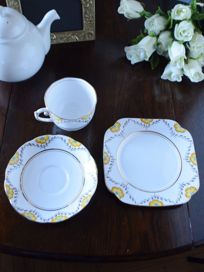 英国アンティークのおしゃれな食器