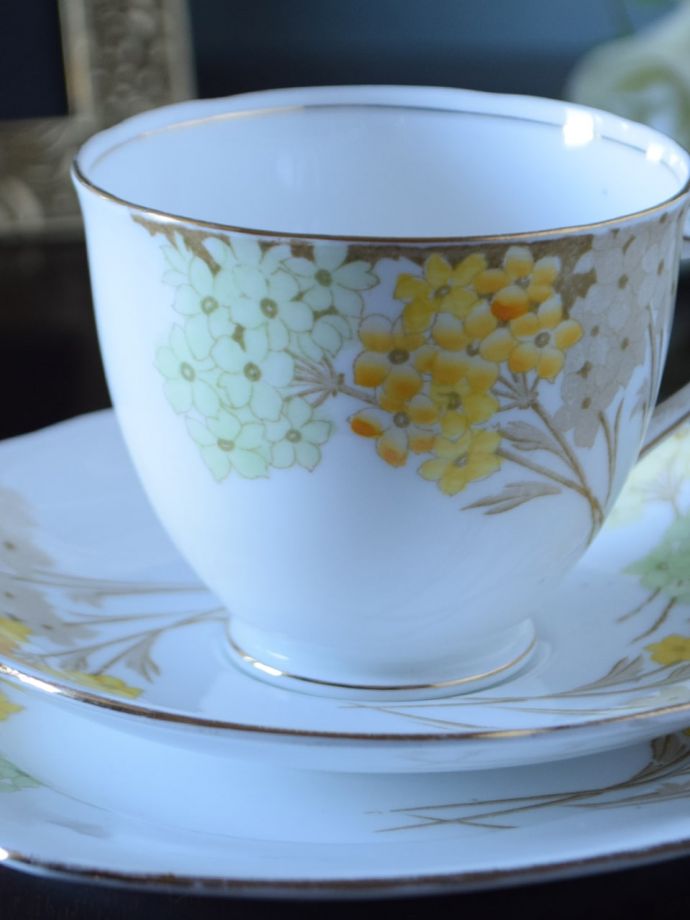 アンティークのカップ&ソーサー(トリオ)