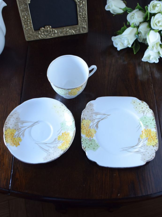 英国アンティークのおしゃれな食器