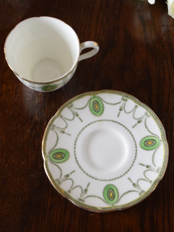 英国アンティークのおしゃれな食器