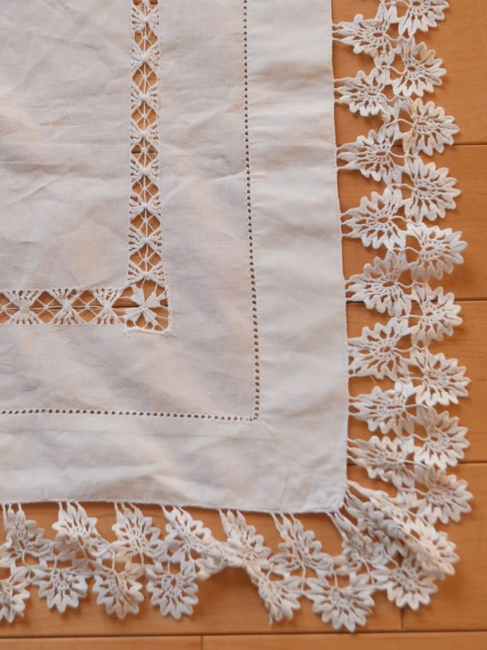 アンティークのテーブルクロス