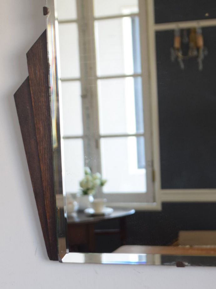 厚みが魅力のアンティークミラー