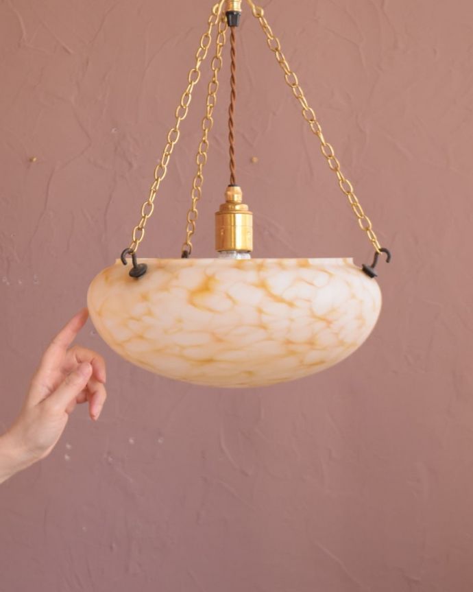 シャンデリア　照明・ライティング　アンティーク ハンギングボウル　一点ものの魅力大きめのサイズでみんなを魅了する美しさのハンギングボウルは、灯りが付いていない時も目立つ存在。(k-4451-z)