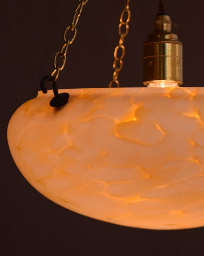 シャンデリア　照明・ライティング　アンティーク ハンギングボウル　使えるものだけ選んできましたアンティークなのでキズや汚れ、カケなどは必ずありますが、使えると判断したものだけを吟味して選んできました。(k-4451-z)