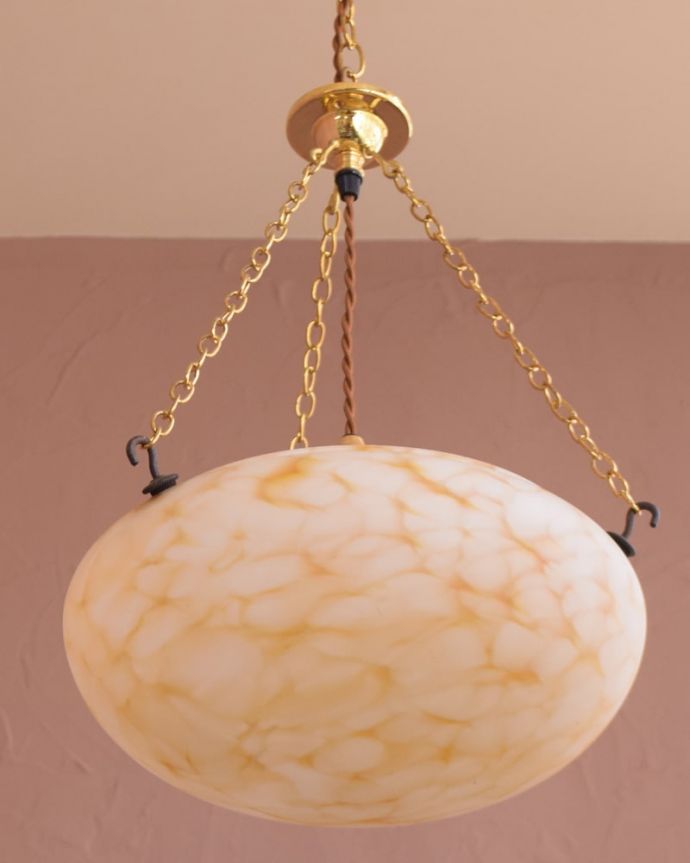 シャンデリア　照明・ライティング　アンティーク ハンギングボウル　新しい日本仕様の配線Handleのシャンデリアはアンティーク専門の職人が時間をかけて、口金も配線も日本仕様の新しいものに修理しているので、新しい日本の照明器具と変わりません。(k-4451-z)