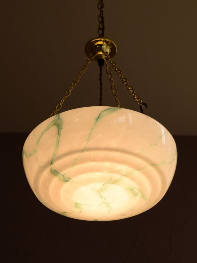 アンティーク照明の美しい灯り