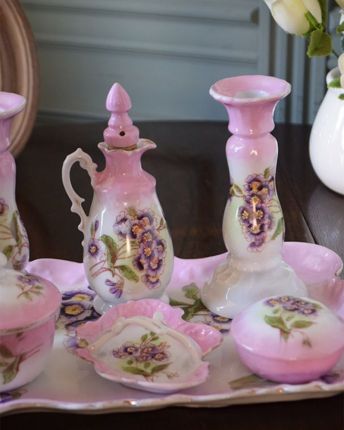 アンティークの陶磁器のドレッシングセット