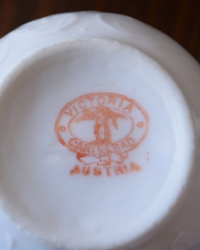 アンティークの陶磁器のバックスタンプ