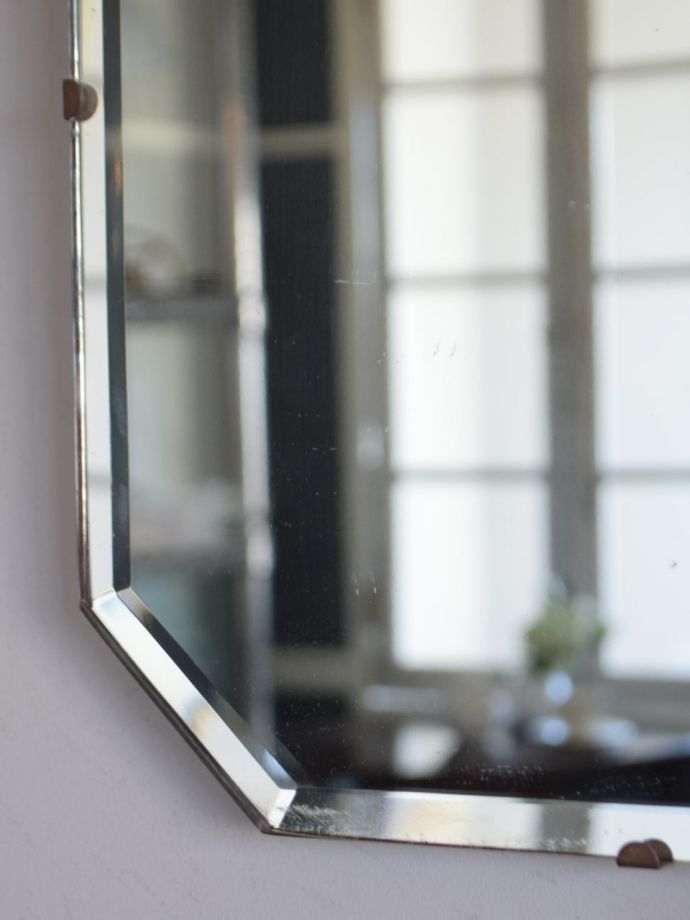 厚みが魅力のアンティークミラー