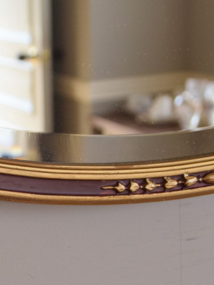 アンティーク ミラー(鏡) アンティーク雑貨 アンティーク ミラー アンティークらしい独特のデザイン華やかなデザインのアンティークのミラーは、覗き込む度に女性だったら誰もがワクワクしちゃう美しいデザインが一番の魅力です。(k-4485-z)